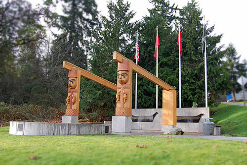 New Suquamish Museum entry totems